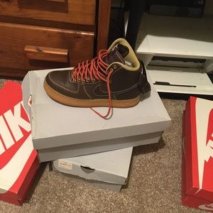 Nike (youth/adult) Size 5.5 Brown High Top sneaker